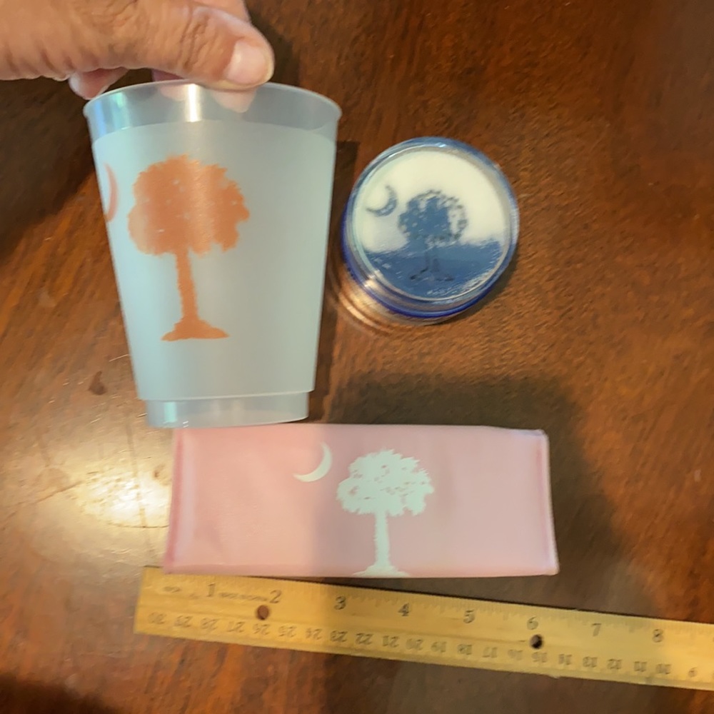 E739 South Carolina plastic cup/luggage spotter NWOT
